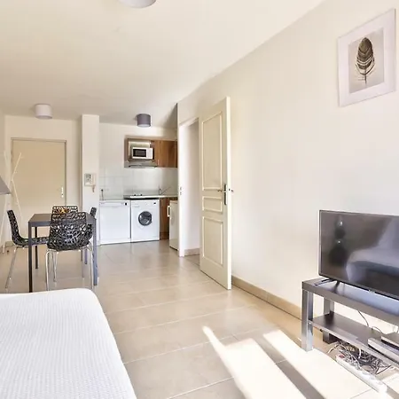 Agreable 2 Pieces Avec Terrasse Et Piscine Apartman